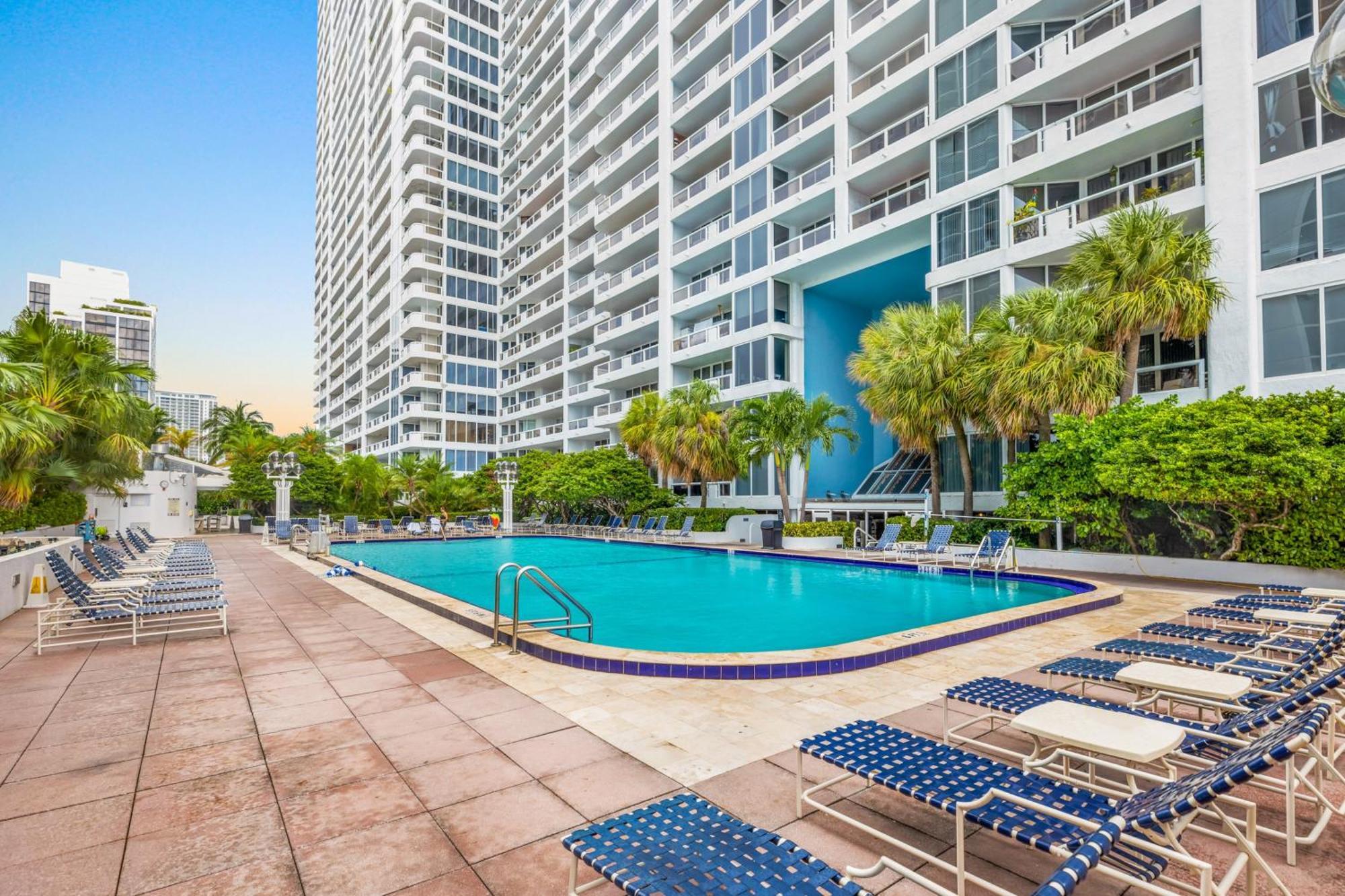 Bayview Bliss Biscayne Apartment Доръл Екстериор снимка